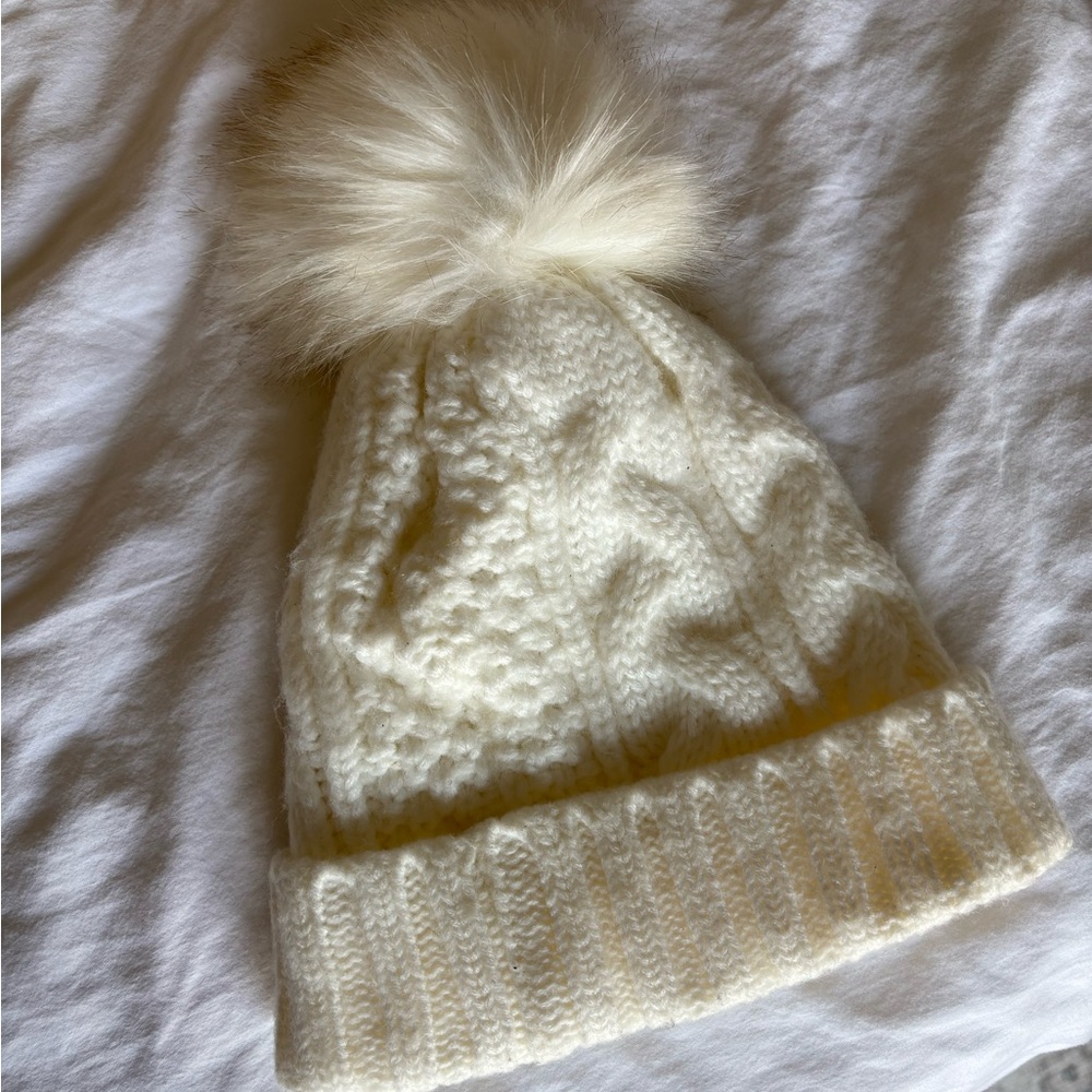 Elegant Cream Knit Pom-Pom Hat